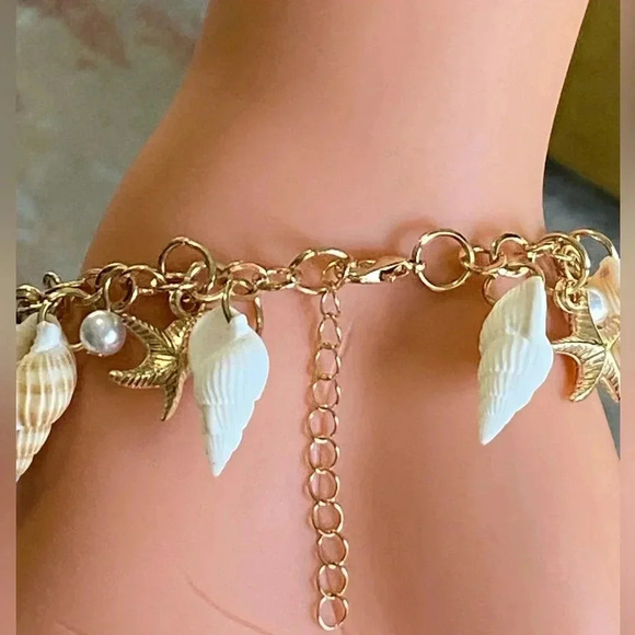 Real Seashell Gold Tone Chain Charm Bracelet Ocean Beach NEW - Picture 4 of 4